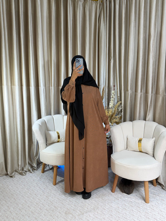 فستان طويل واسع بلمسة عصرية